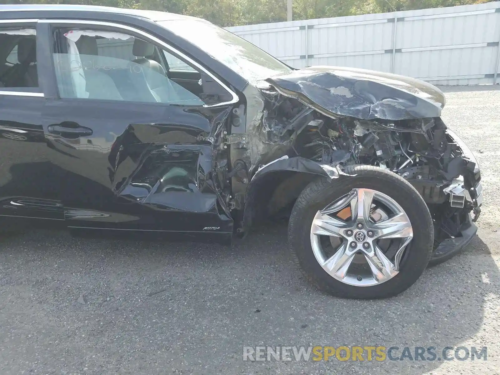 9 Photograph of a damaged car 5TDDGRFH6KS062372 TOYOTA HIGHLANDER 2019