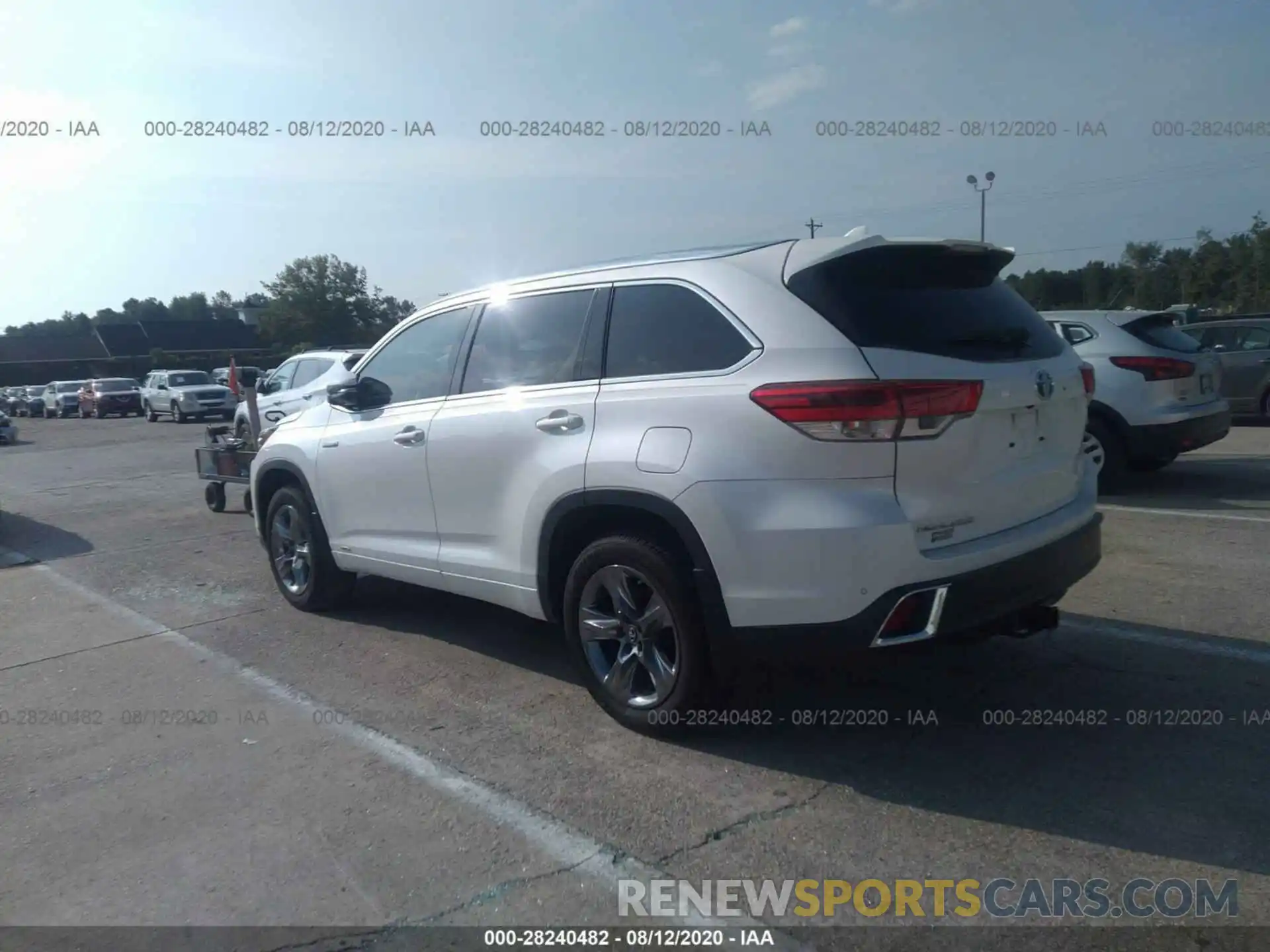 3 Photograph of a damaged car 5TDDGRFH6KS063649 TOYOTA HIGHLANDER 2019