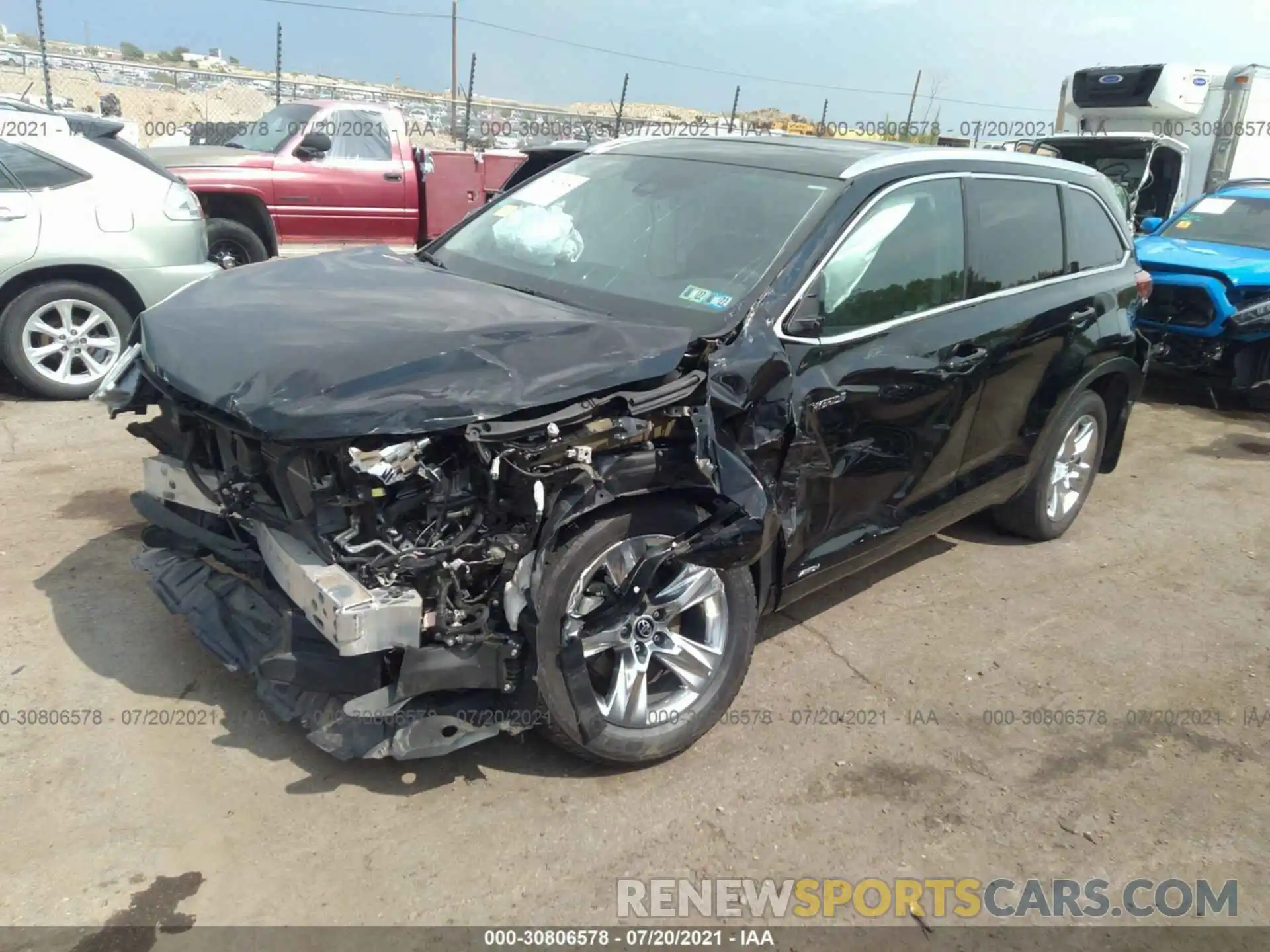 2 Photograph of a damaged car 5TDDGRFH6KS064140 TOYOTA HIGHLANDER 2019