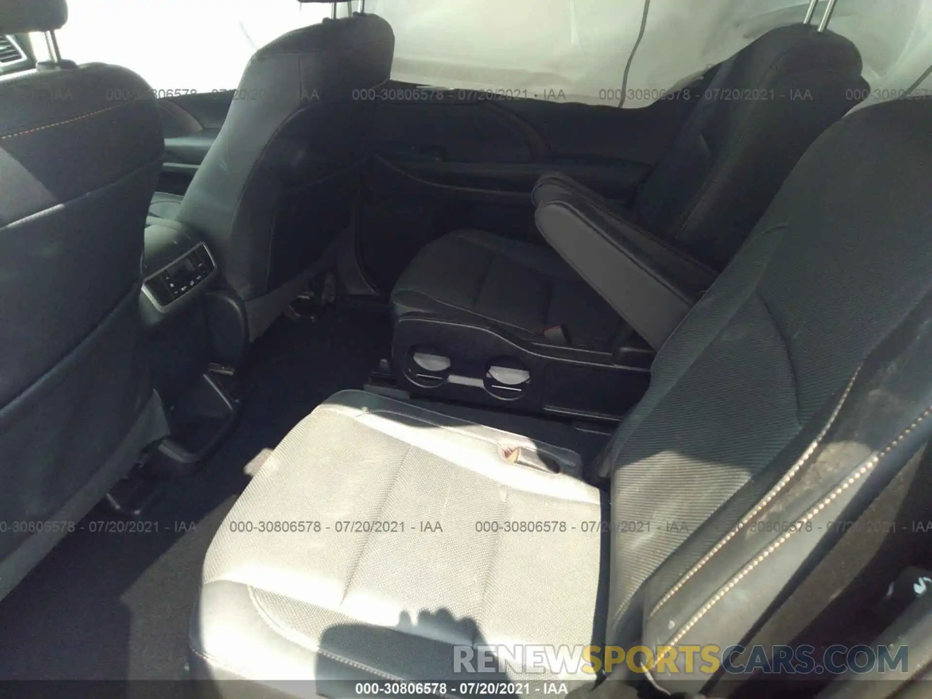 8 Фотография поврежденного автомобиля 5TDDGRFH6KS064140 TOYOTA HIGHLANDER 2019