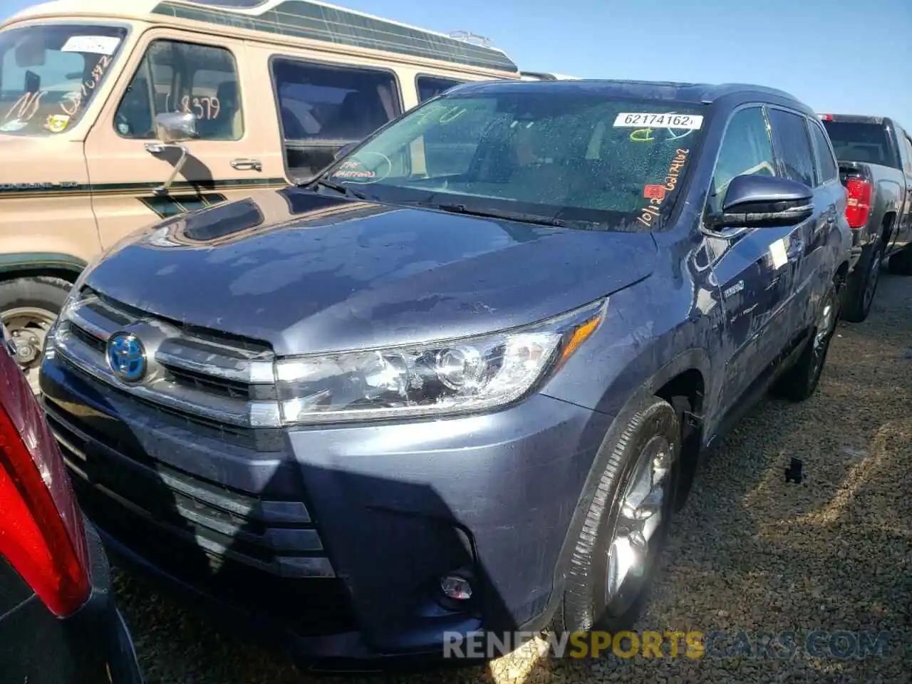 2 Photograph of a damaged car 5TDDGRFH6KS064364 TOYOTA HIGHLANDER 2019