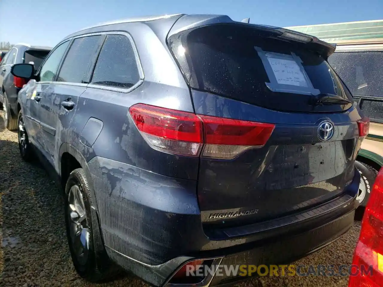 3 Photograph of a damaged car 5TDDGRFH6KS064364 TOYOTA HIGHLANDER 2019