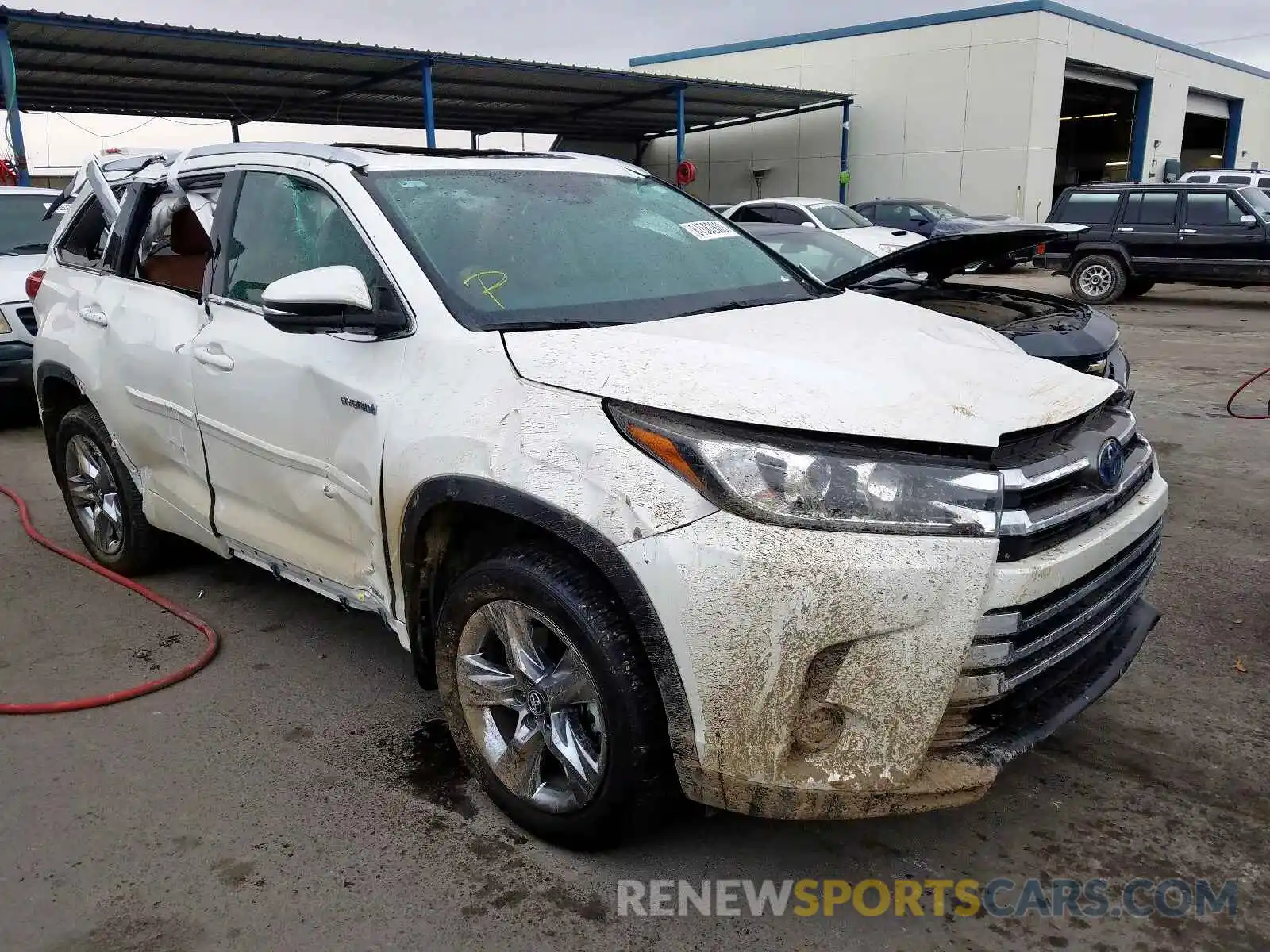 1 Photograph of a damaged car 5TDDGRFH6KS073209 TOYOTA HIGHLANDER 2019