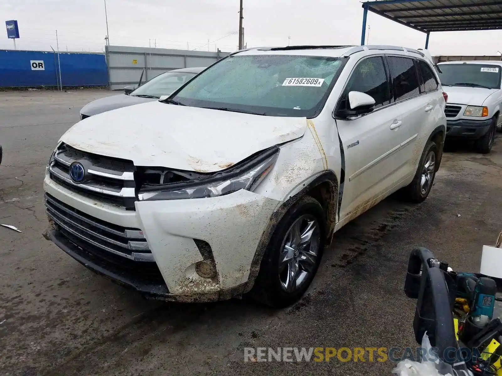 2 Photograph of a damaged car 5TDDGRFH6KS073209 TOYOTA HIGHLANDER 2019