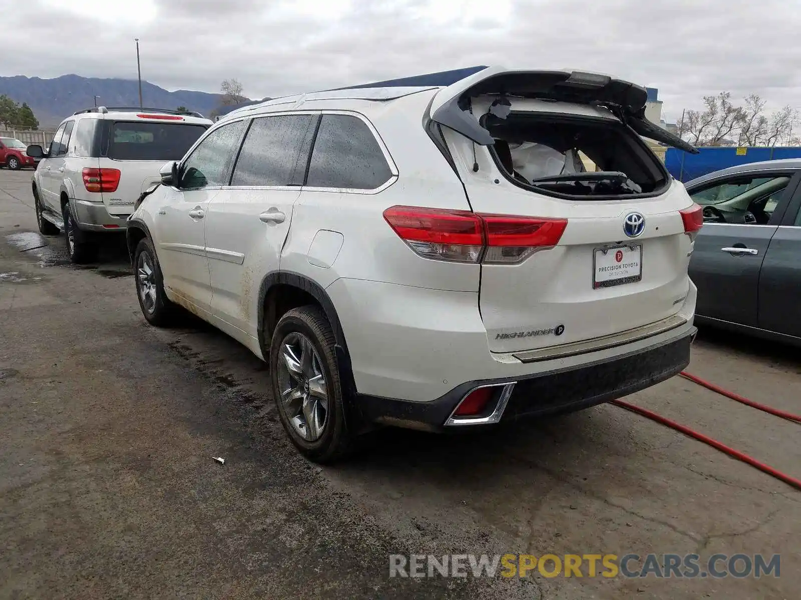 3 Photograph of a damaged car 5TDDGRFH6KS073209 TOYOTA HIGHLANDER 2019