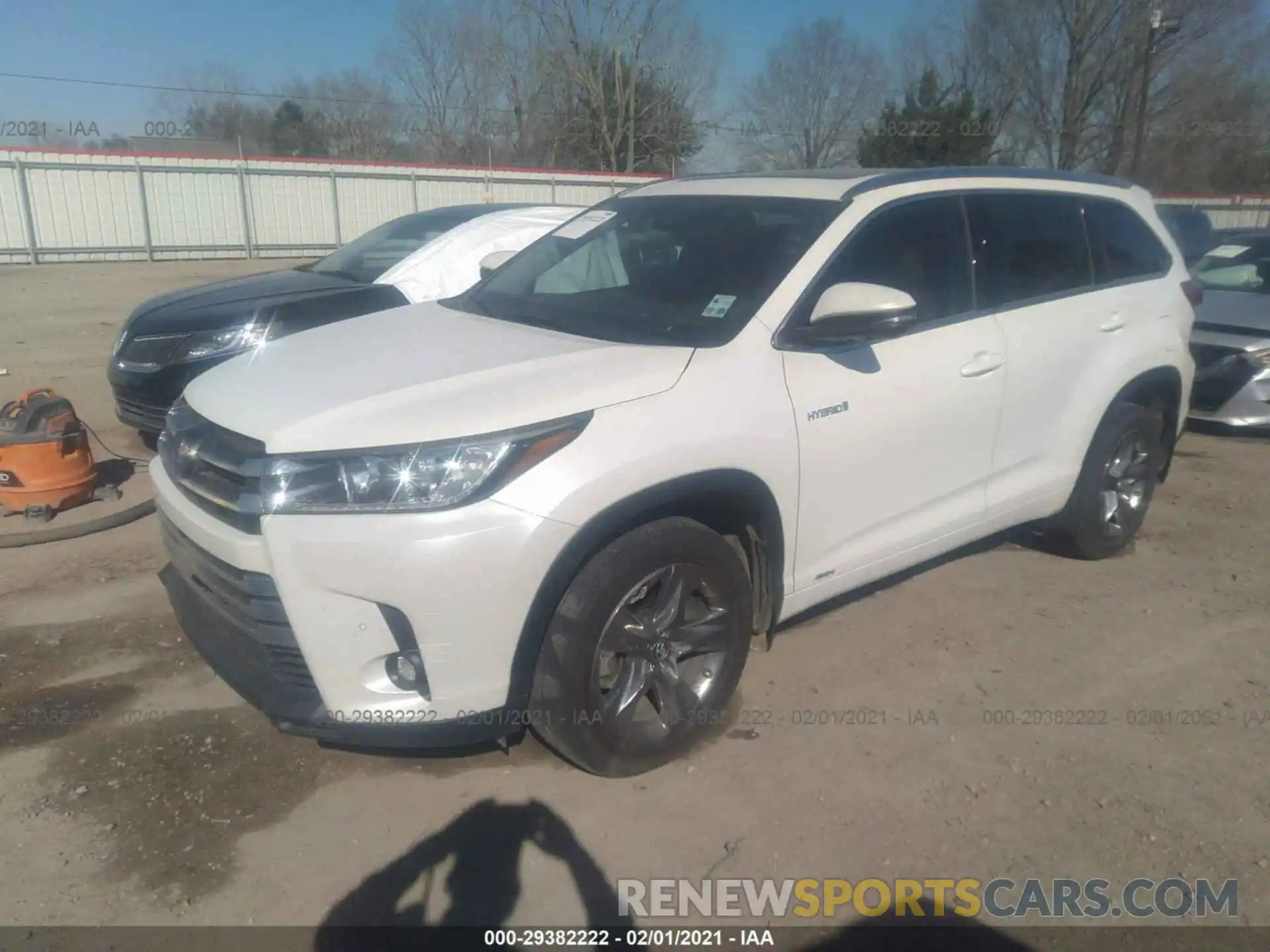 2 Photograph of a damaged car 5TDDGRFH6KS074537 TOYOTA HIGHLANDER 2019