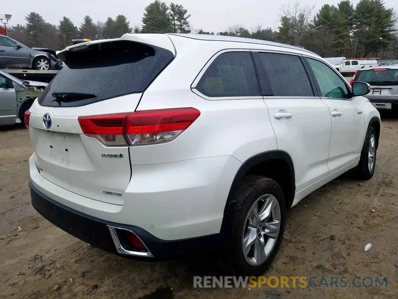 4 Photograph of a damaged car 5TDDGRFH6KS076207 TOYOTA HIGHLANDER 2019