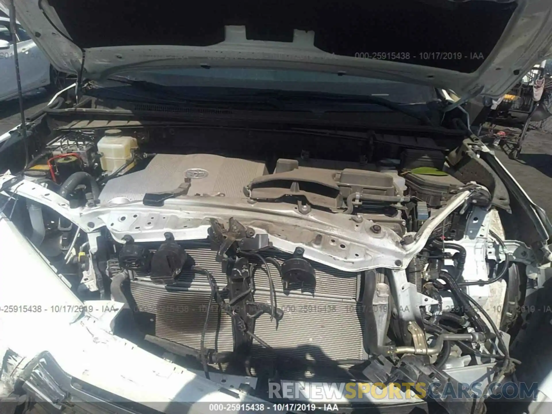 10 Photograph of a damaged car 5TDDGRFH7KS055902 TOYOTA HIGHLANDER 2019