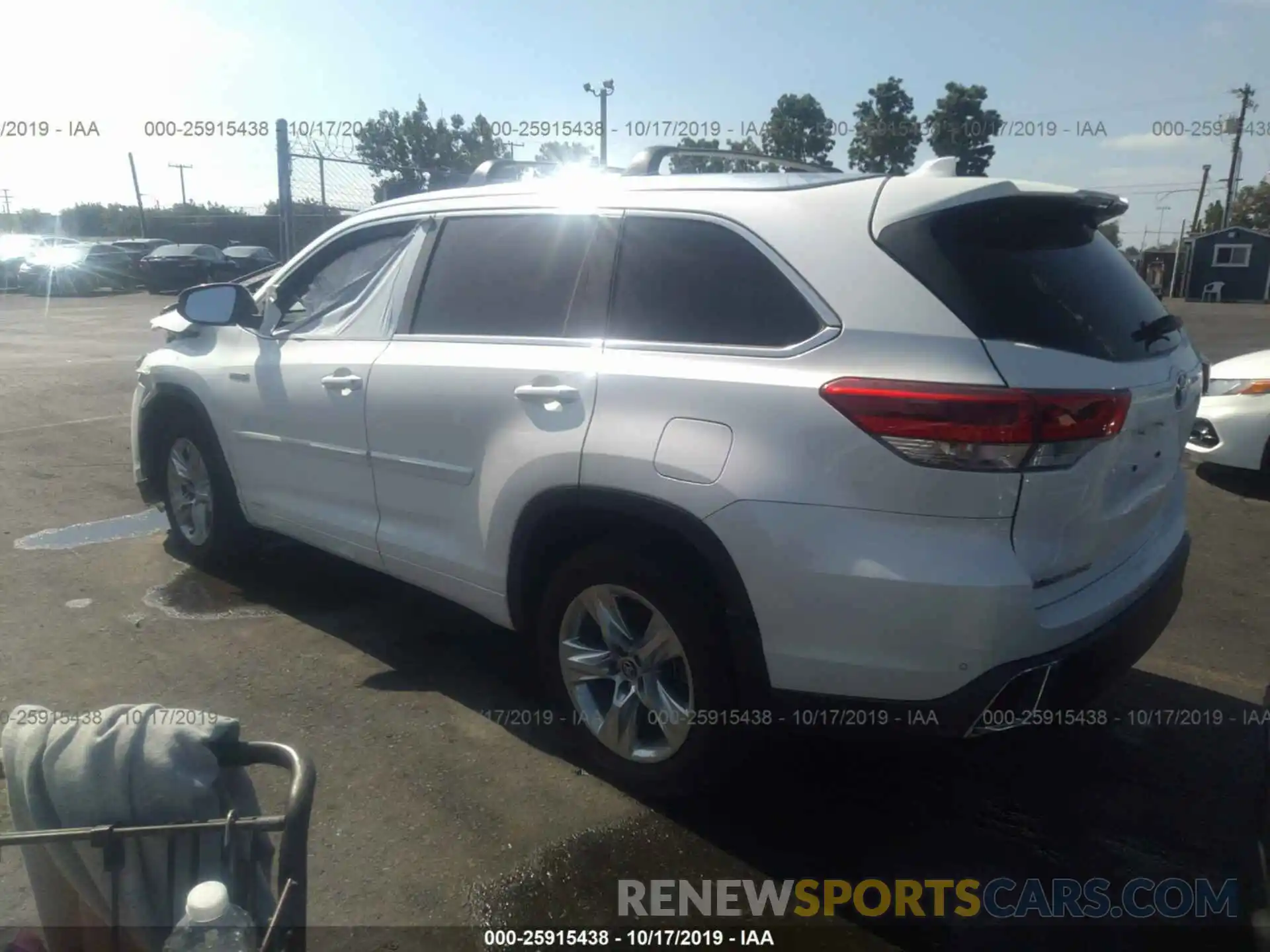 3 Photograph of a damaged car 5TDDGRFH7KS055902 TOYOTA HIGHLANDER 2019