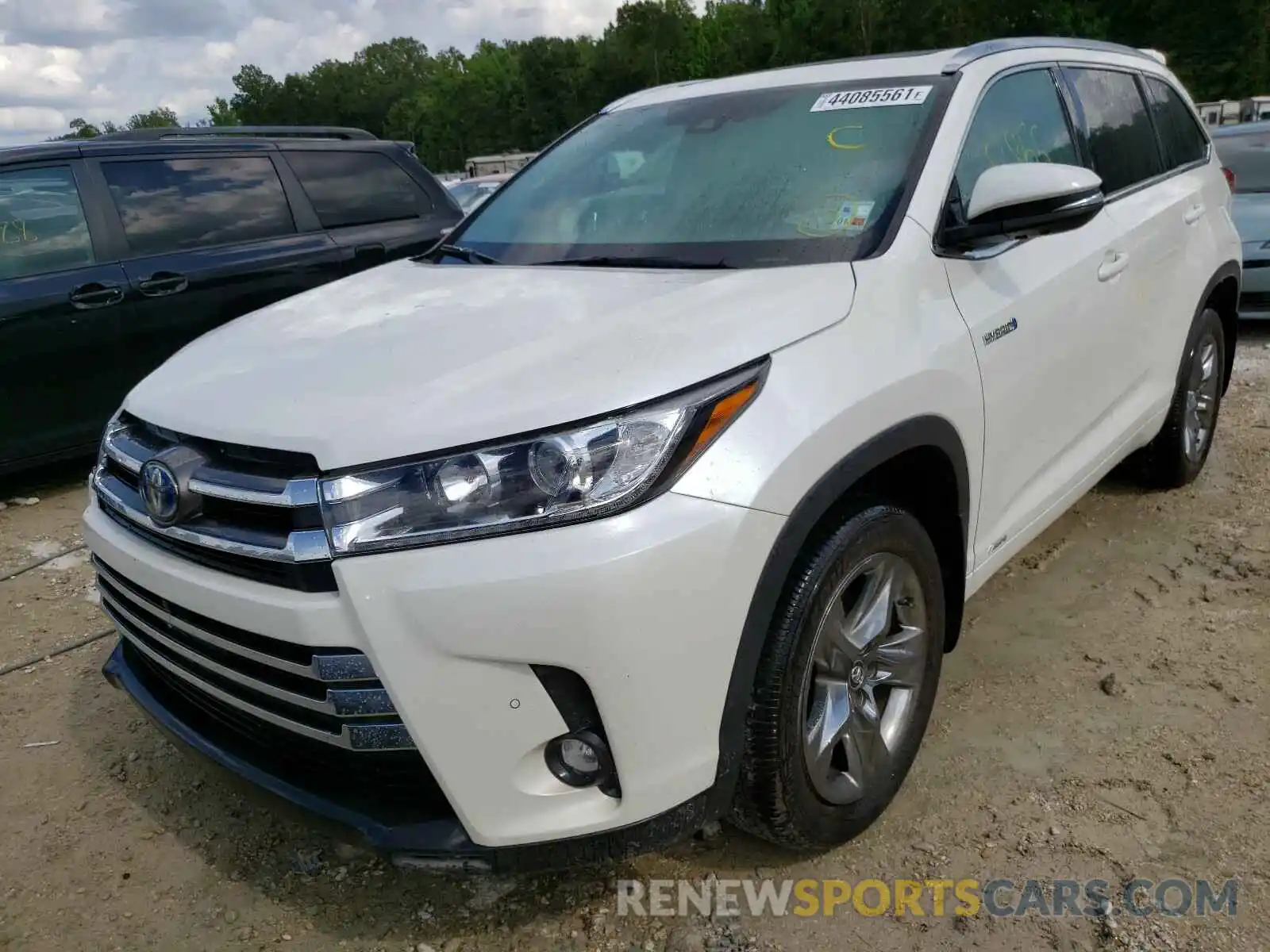 2 Photograph of a damaged car 5TDDGRFH7KS068407 TOYOTA HIGHLANDER 2019