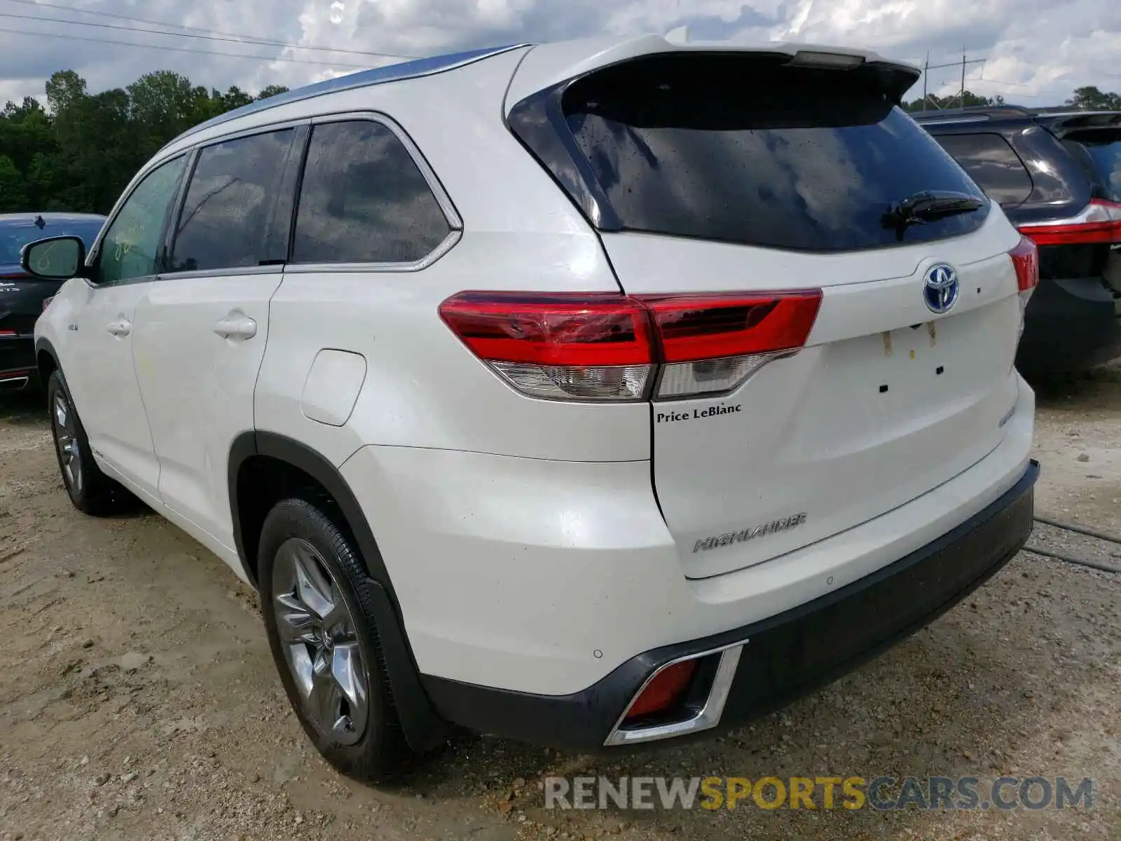 3 Photograph of a damaged car 5TDDGRFH7KS068407 TOYOTA HIGHLANDER 2019