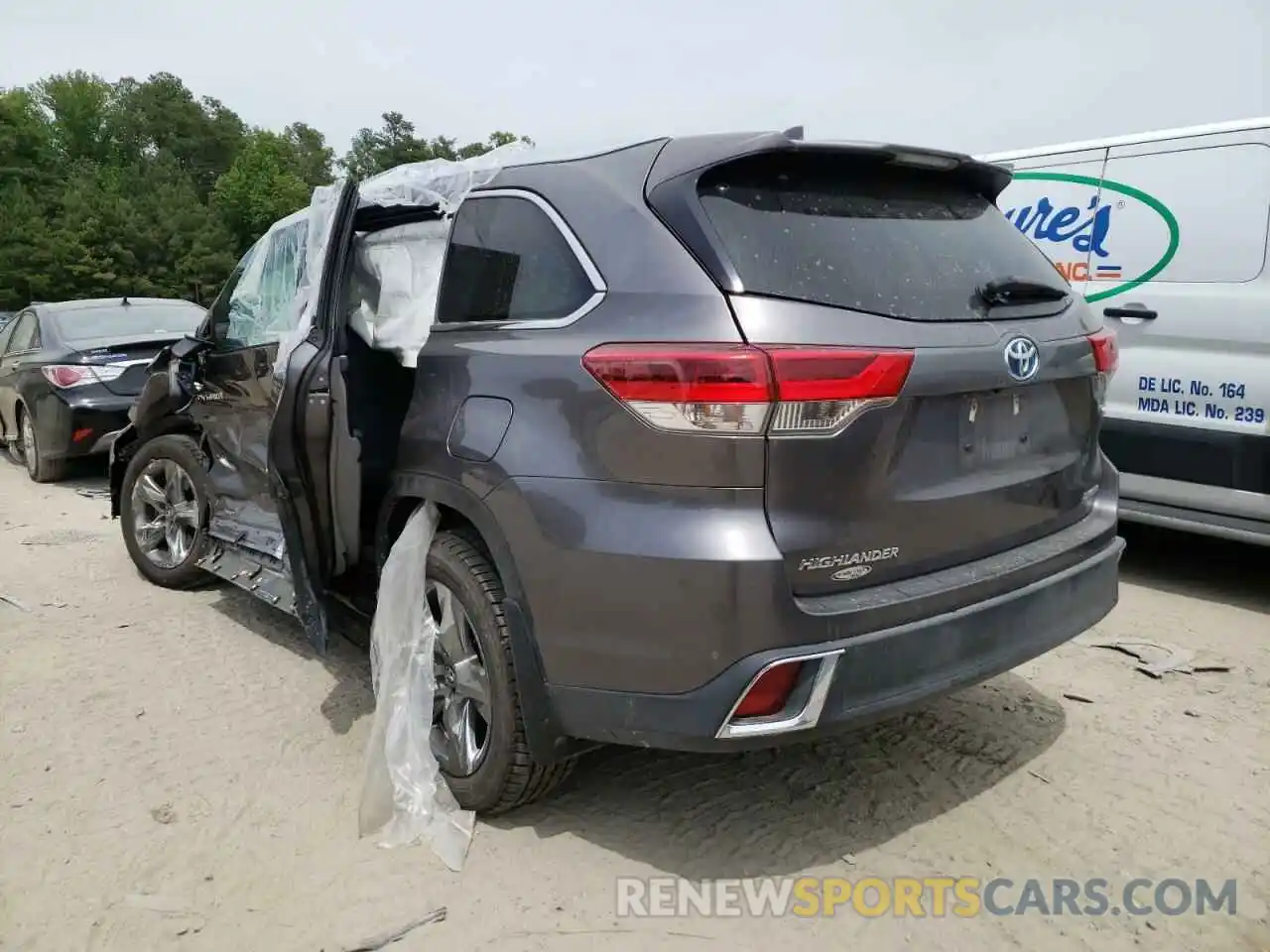 3 Photograph of a damaged car 5TDDGRFH7KS070853 TOYOTA HIGHLANDER 2019