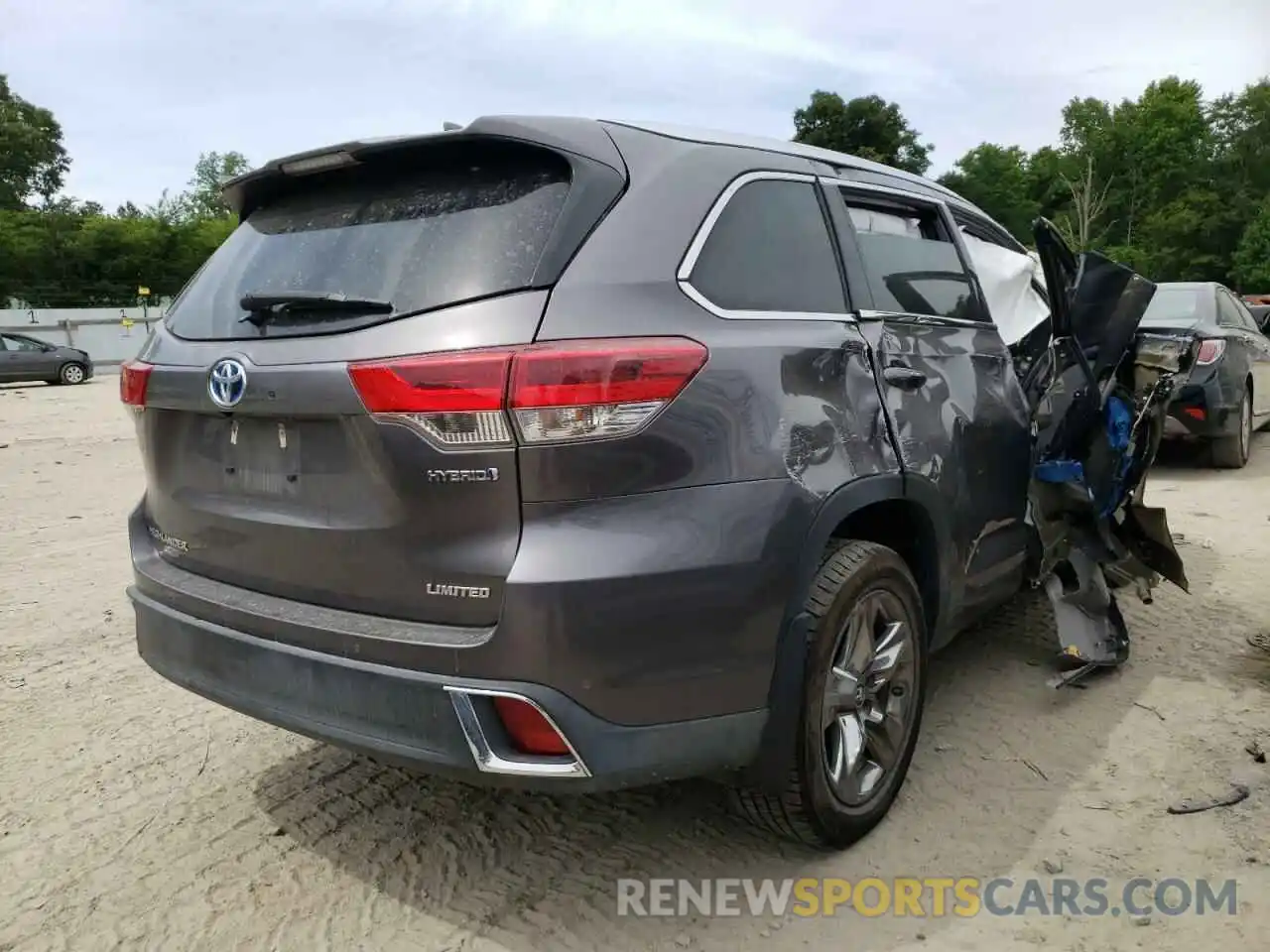 4 Photograph of a damaged car 5TDDGRFH7KS070853 TOYOTA HIGHLANDER 2019