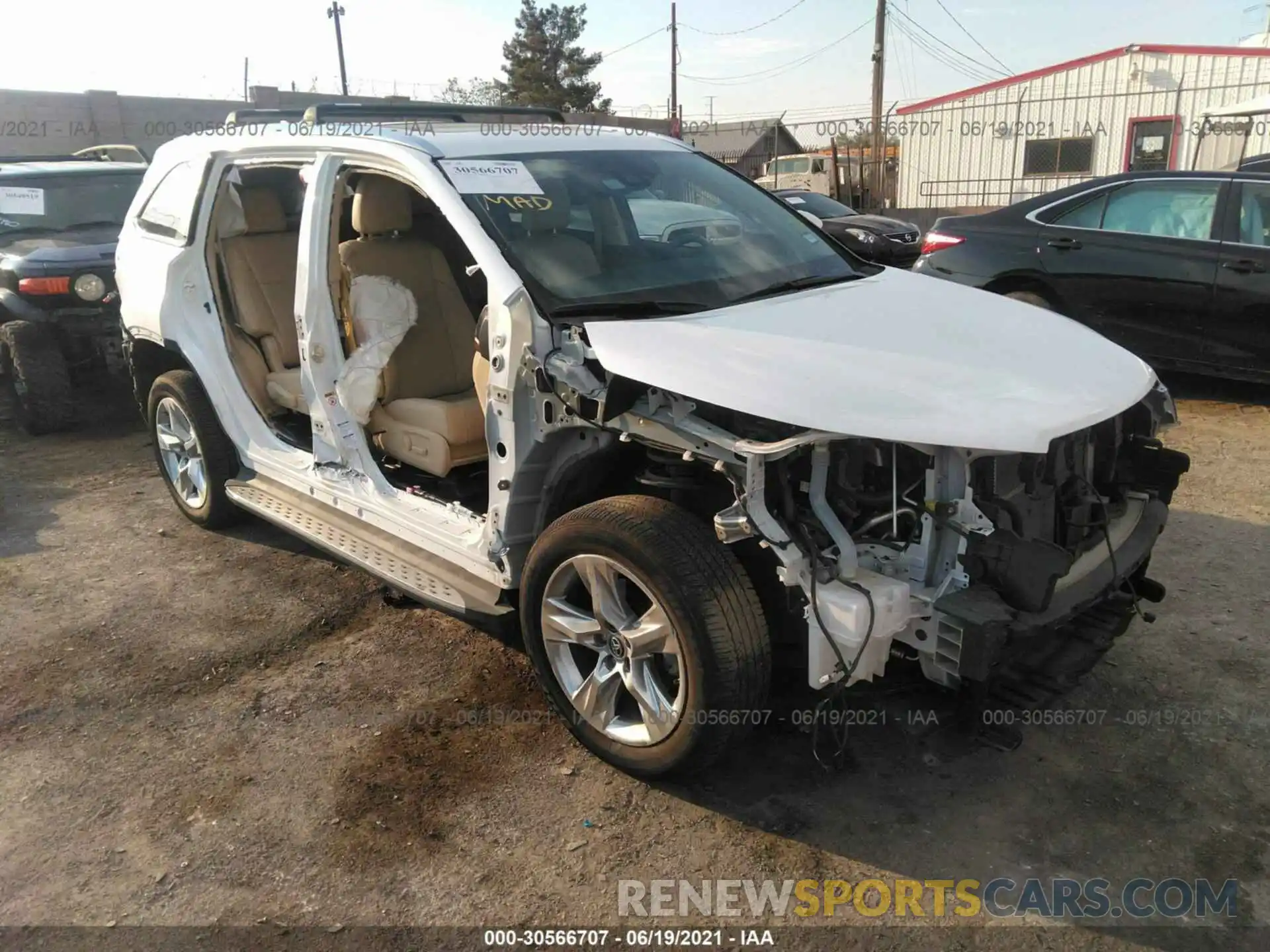 1 Photograph of a damaged car 5TDDGRFH7KS070867 TOYOTA HIGHLANDER 2019