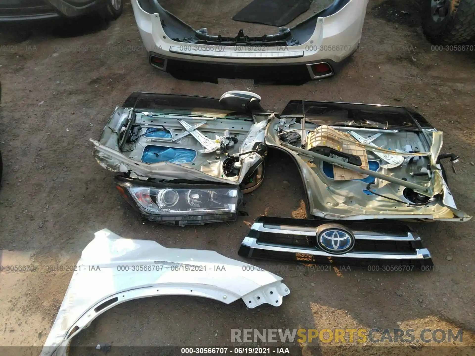 12 Photograph of a damaged car 5TDDGRFH7KS070867 TOYOTA HIGHLANDER 2019