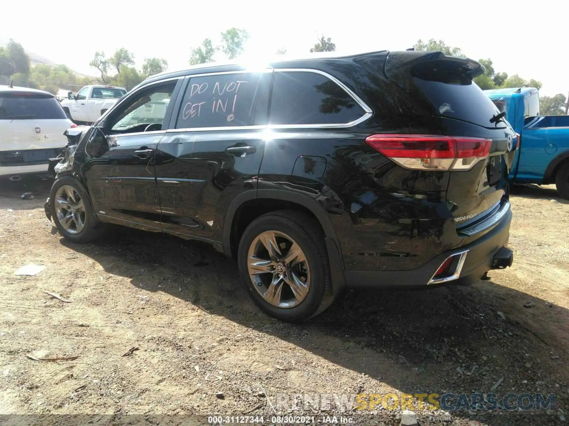 3 Photograph of a damaged car 5TDDGRFH7KS071954 TOYOTA HIGHLANDER 2019