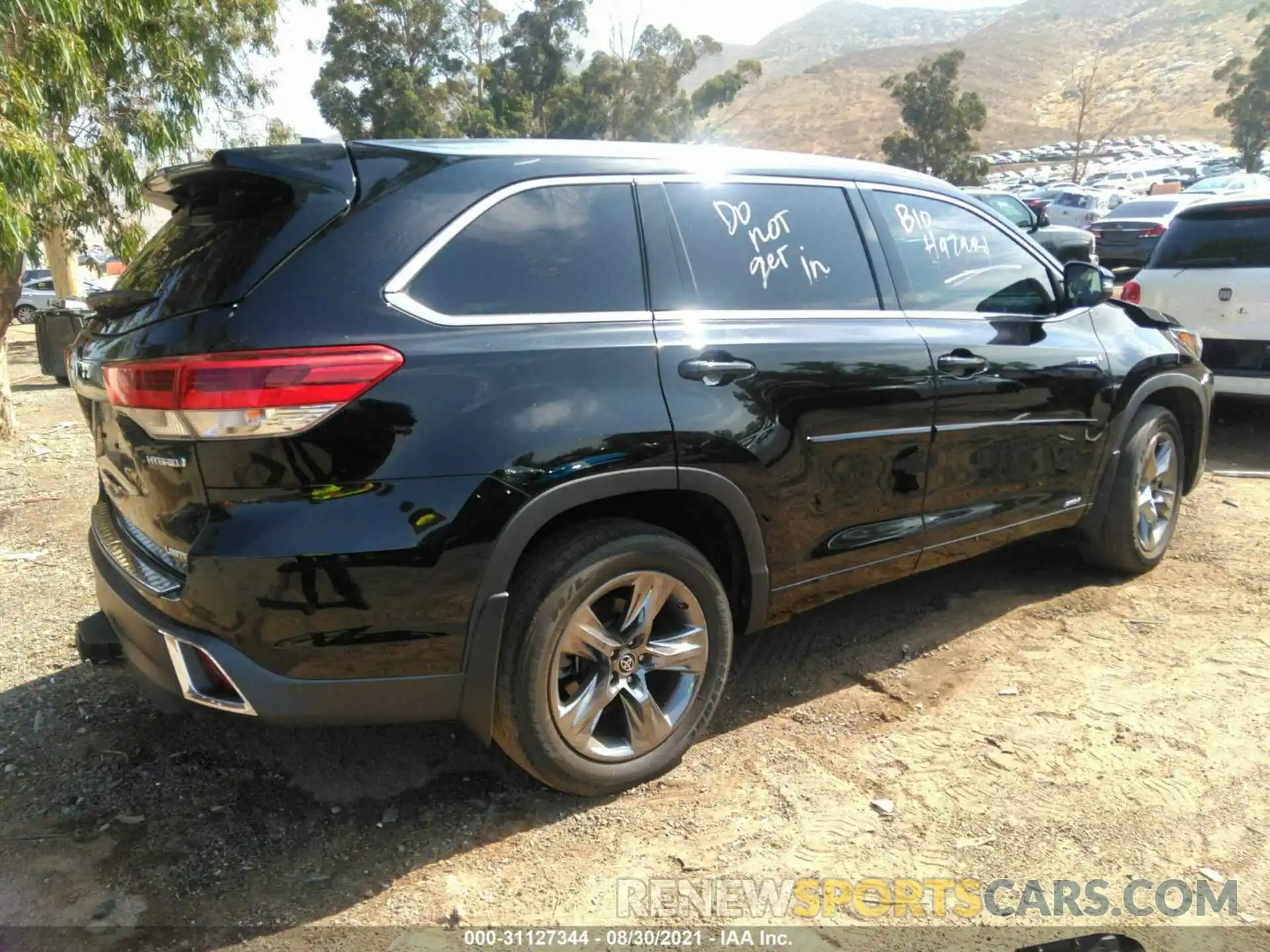 4 Photograph of a damaged car 5TDDGRFH7KS071954 TOYOTA HIGHLANDER 2019