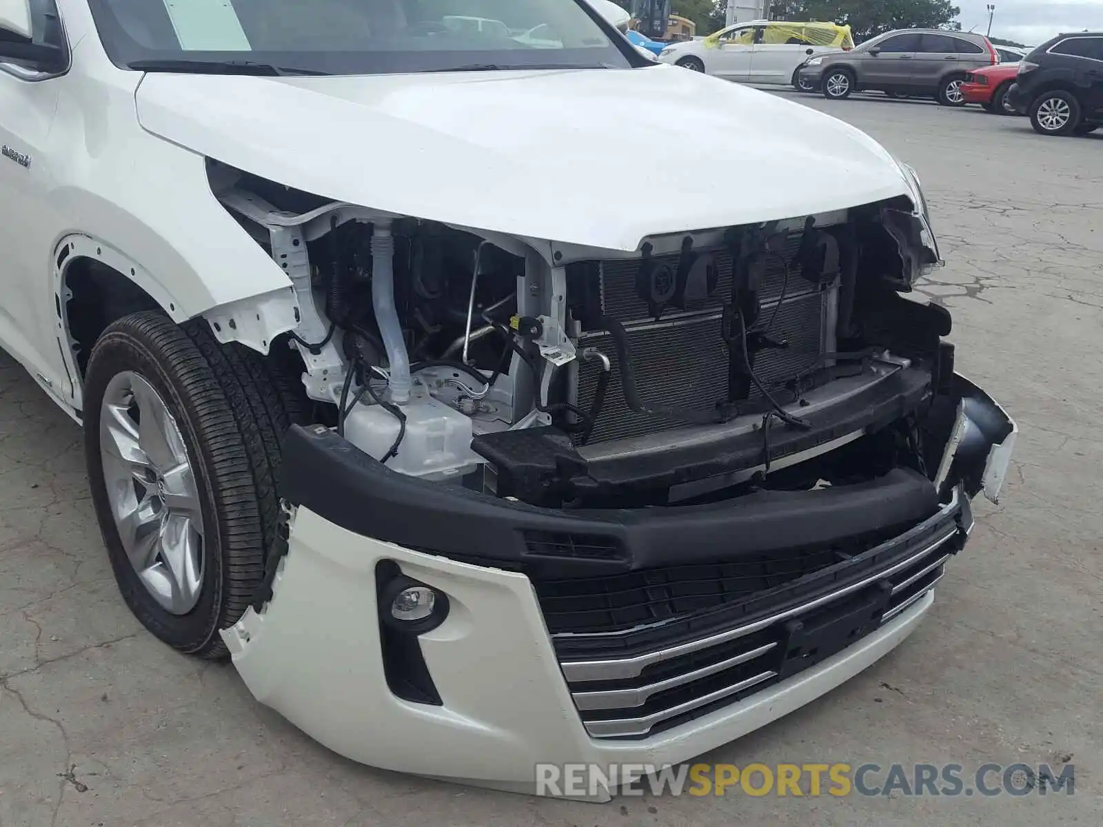 9 Photograph of a damaged car 5TDDGRFH7KS073364 TOYOTA HIGHLANDER 2019