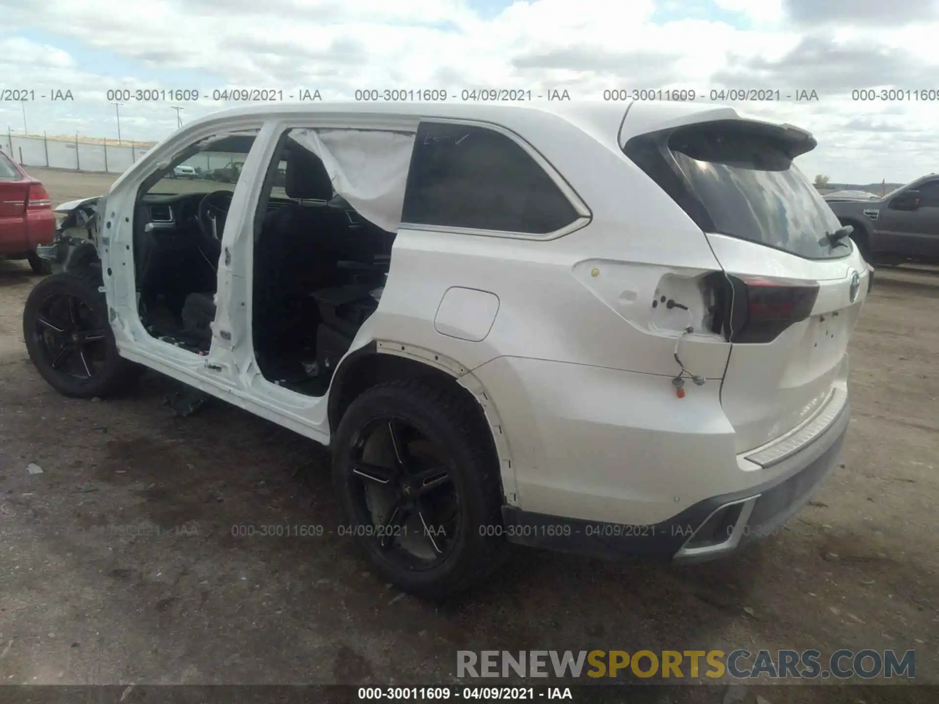 3 Photograph of a damaged car 5TDDGRFH7KS073946 TOYOTA HIGHLANDER 2019