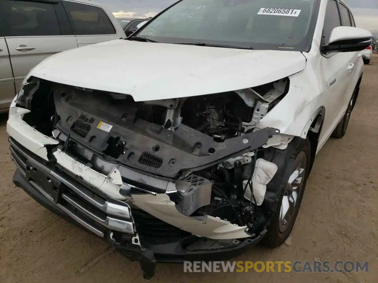 9 Photograph of a damaged car 5TDDGRFH7KS078645 TOYOTA HIGHLANDER 2019