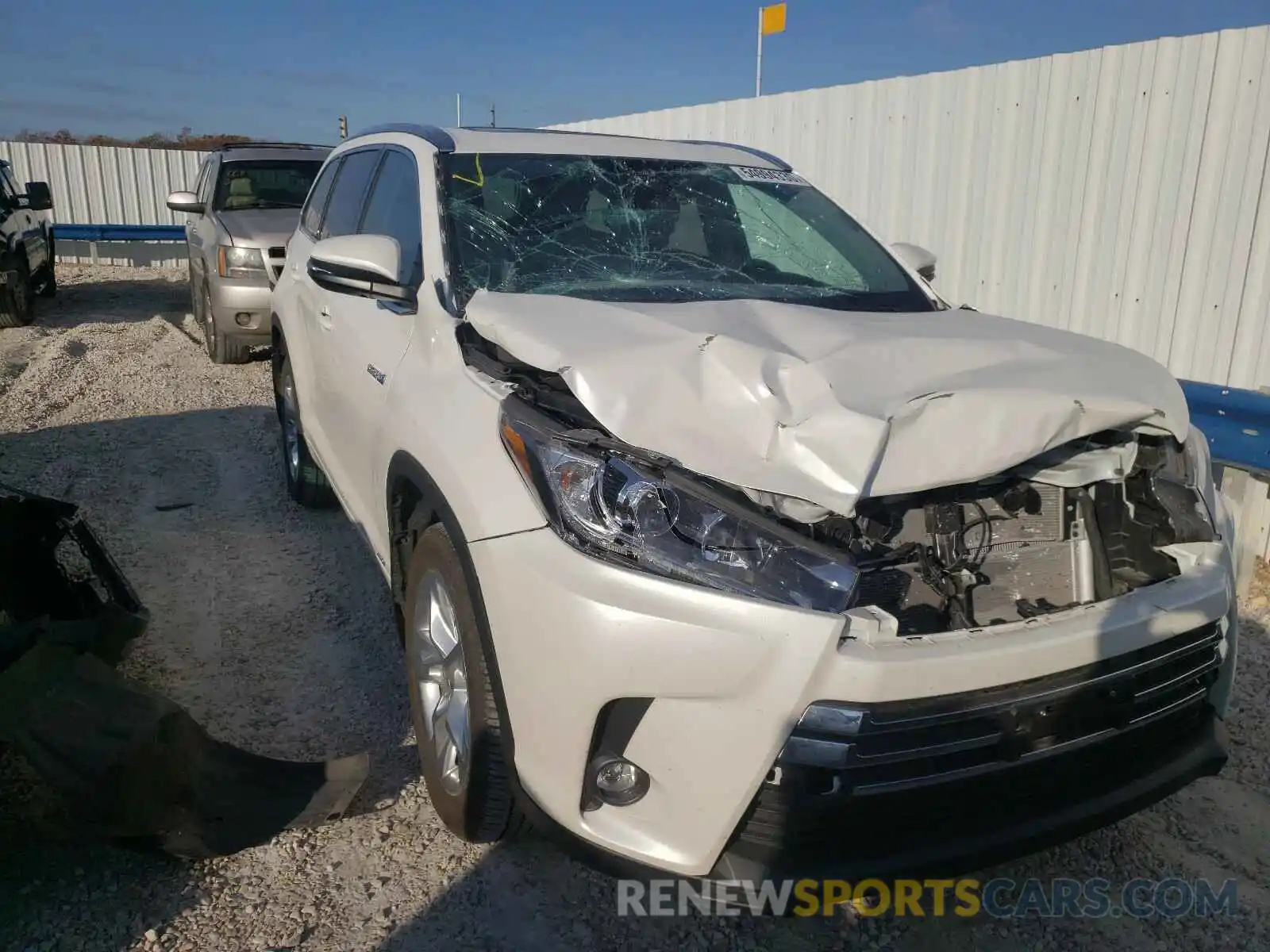 1 Photograph of a damaged car 5TDDGRFH7KS078807 TOYOTA HIGHLANDER 2019