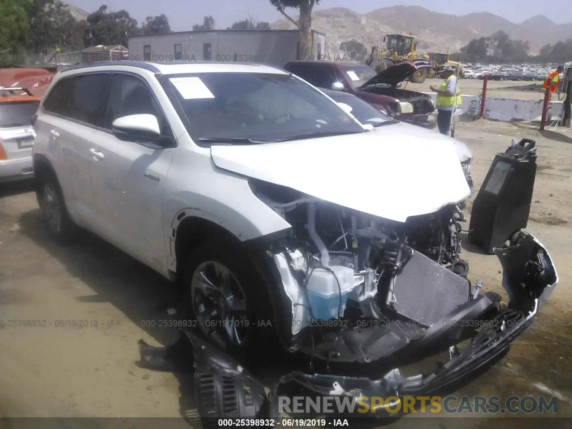 1 Photograph of a damaged car 5TDDGRFH8KS056198 TOYOTA HIGHLANDER 2019