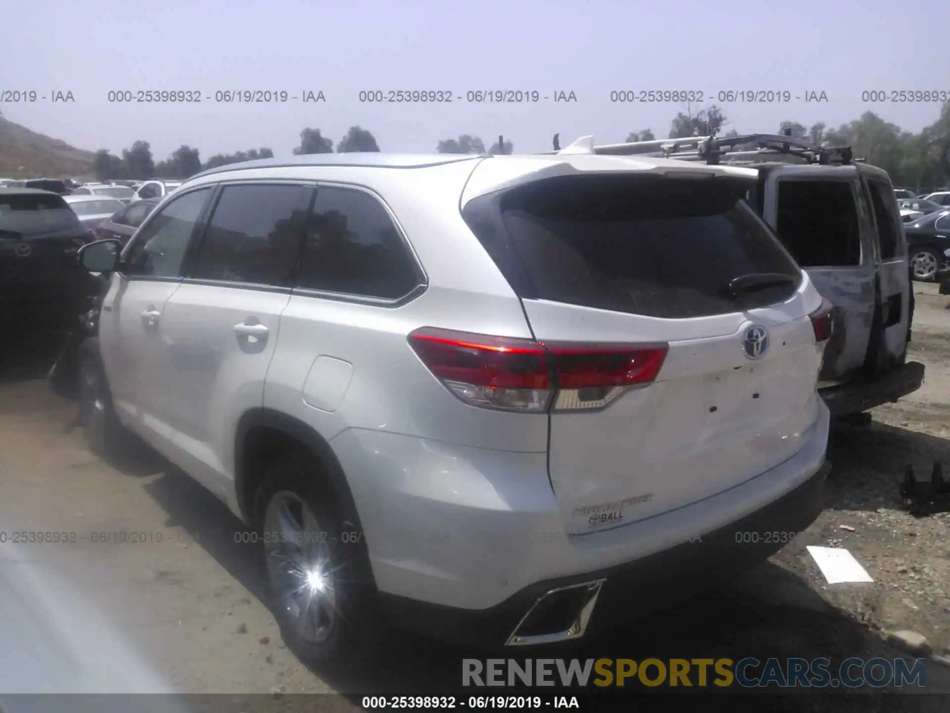 3 Фотография поврежденного автомобиля 5TDDGRFH8KS056198 TOYOTA HIGHLANDER 2019