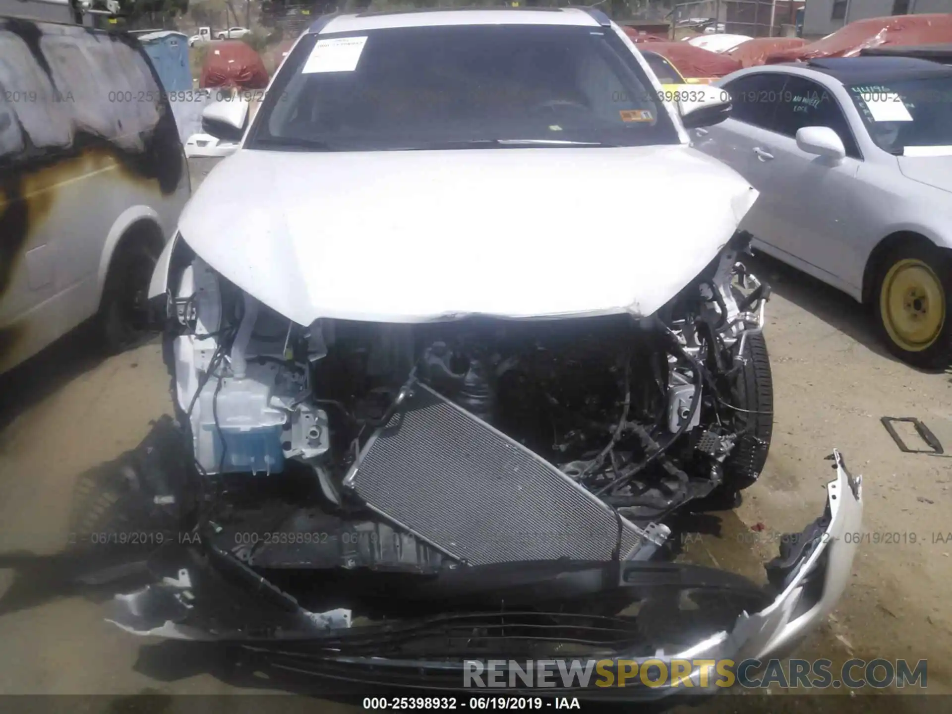 6 Photograph of a damaged car 5TDDGRFH8KS056198 TOYOTA HIGHLANDER 2019