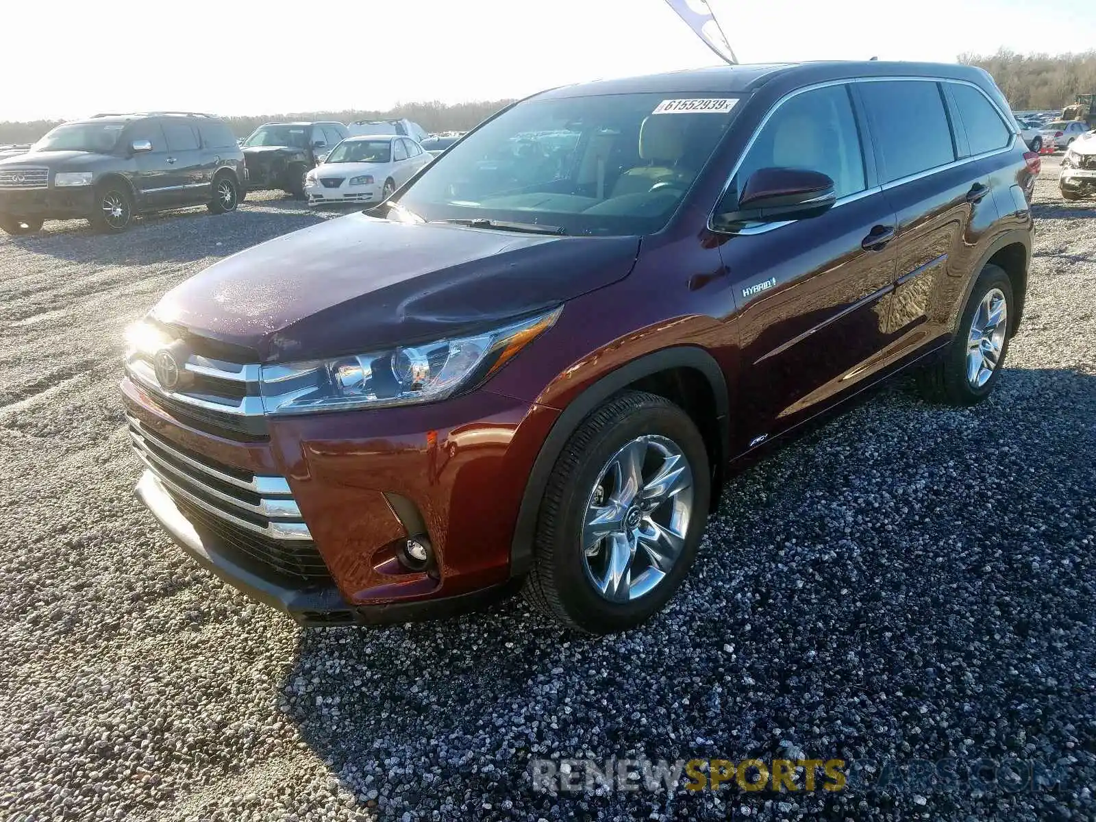 2 Photograph of a damaged car 5TDDGRFH8KS062504 TOYOTA HIGHLANDER 2019