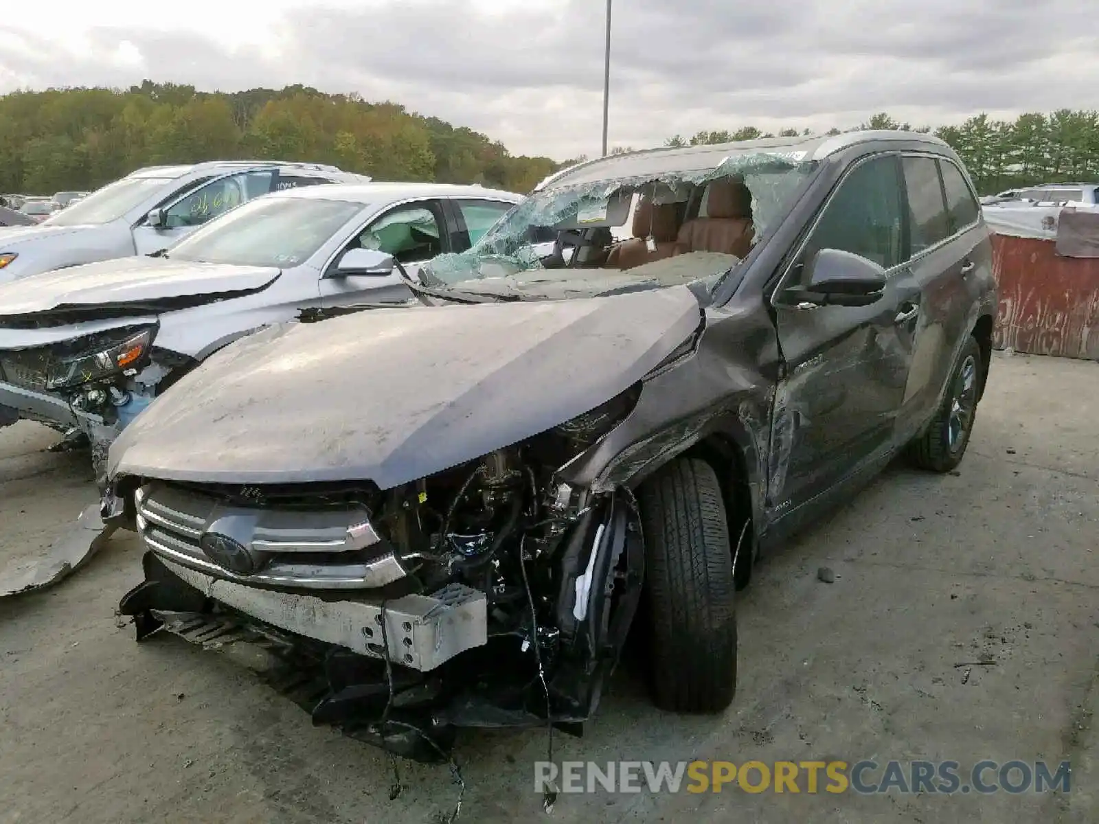 2 Photograph of a damaged car 5TDDGRFH8KS063555 TOYOTA HIGHLANDER 2019