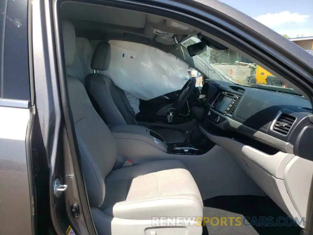 5 Photograph of a damaged car 5TDDGRFH8KS065984 TOYOTA HIGHLANDER 2019