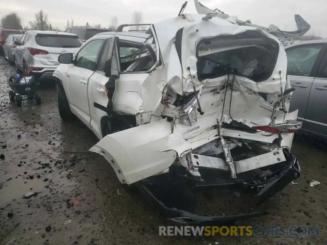 3 Photograph of a damaged car 5TDDGRFH8KS066195 TOYOTA HIGHLANDER 2019