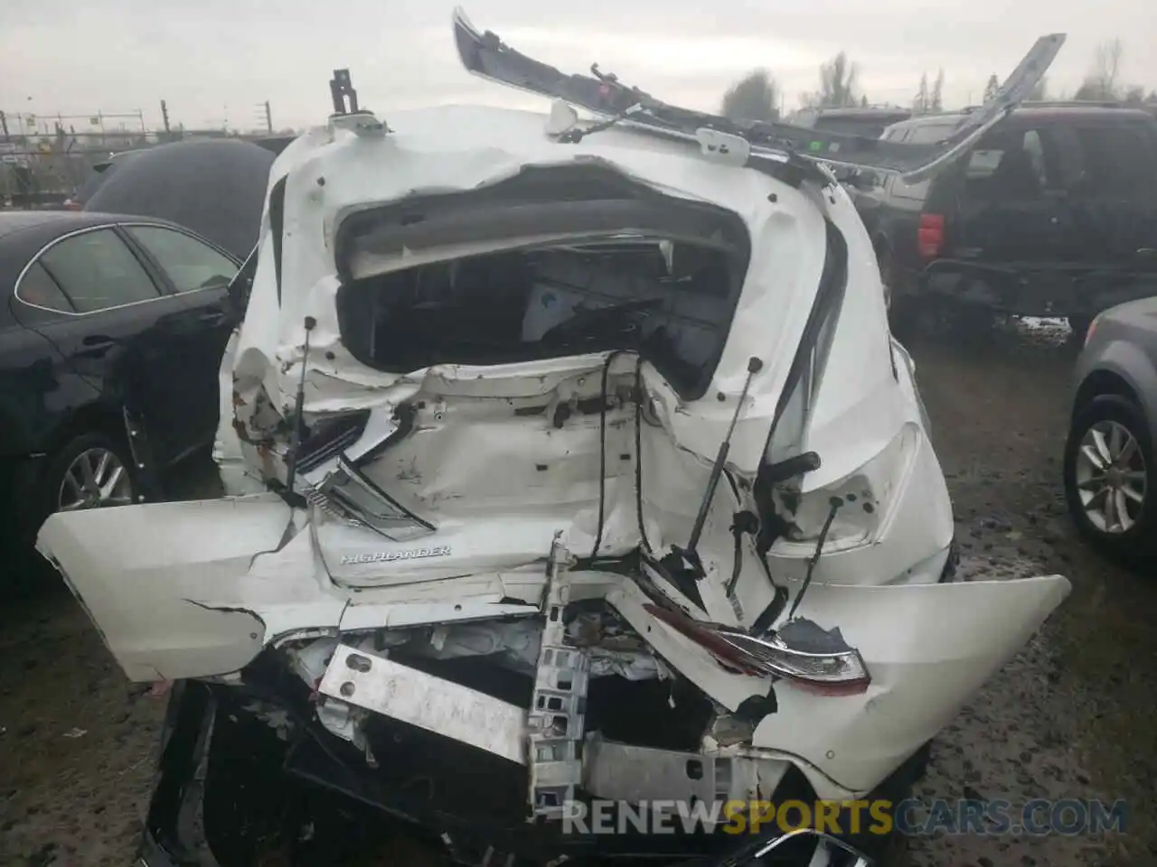 9 Photograph of a damaged car 5TDDGRFH8KS066195 TOYOTA HIGHLANDER 2019