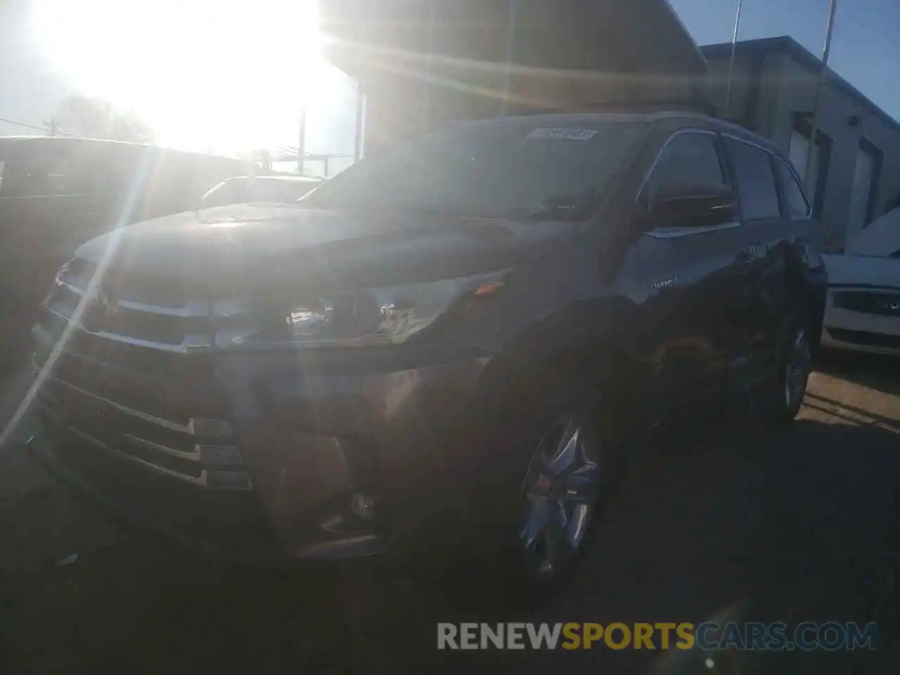 2 Photograph of a damaged car 5TDDGRFH8KS066892 TOYOTA HIGHLANDER 2019