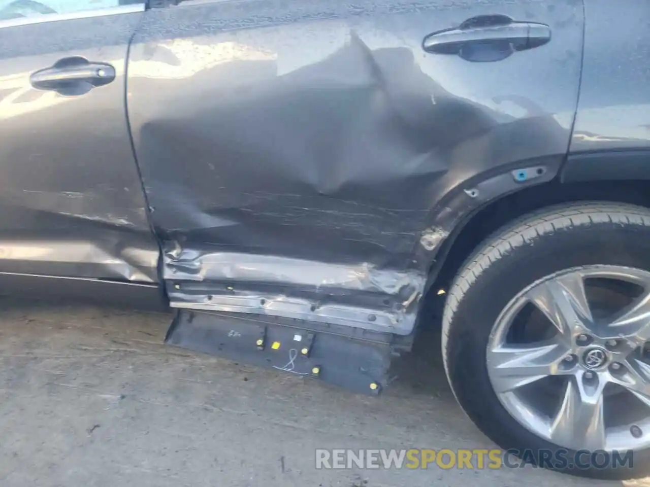 9 Photograph of a damaged car 5TDDGRFH8KS066892 TOYOTA HIGHLANDER 2019