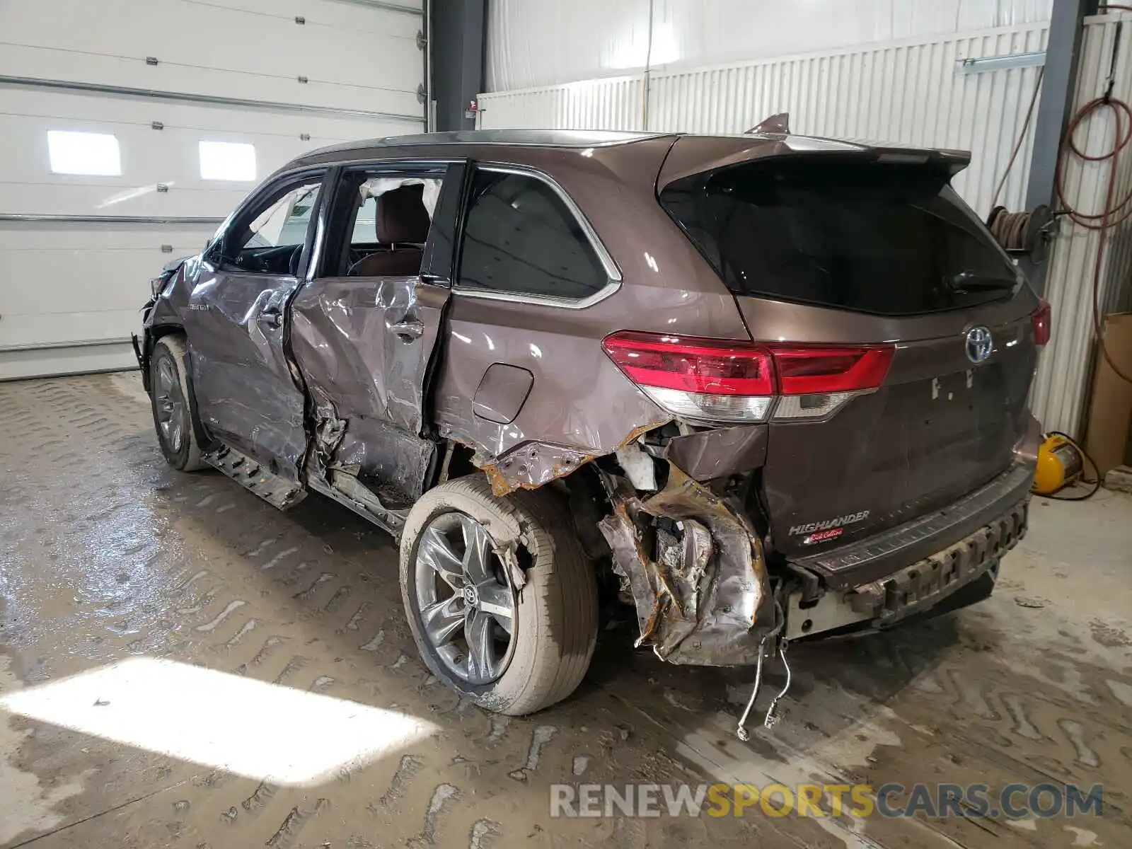 3 Photograph of a damaged car 5TDDGRFH8KS068254 TOYOTA HIGHLANDER 2019