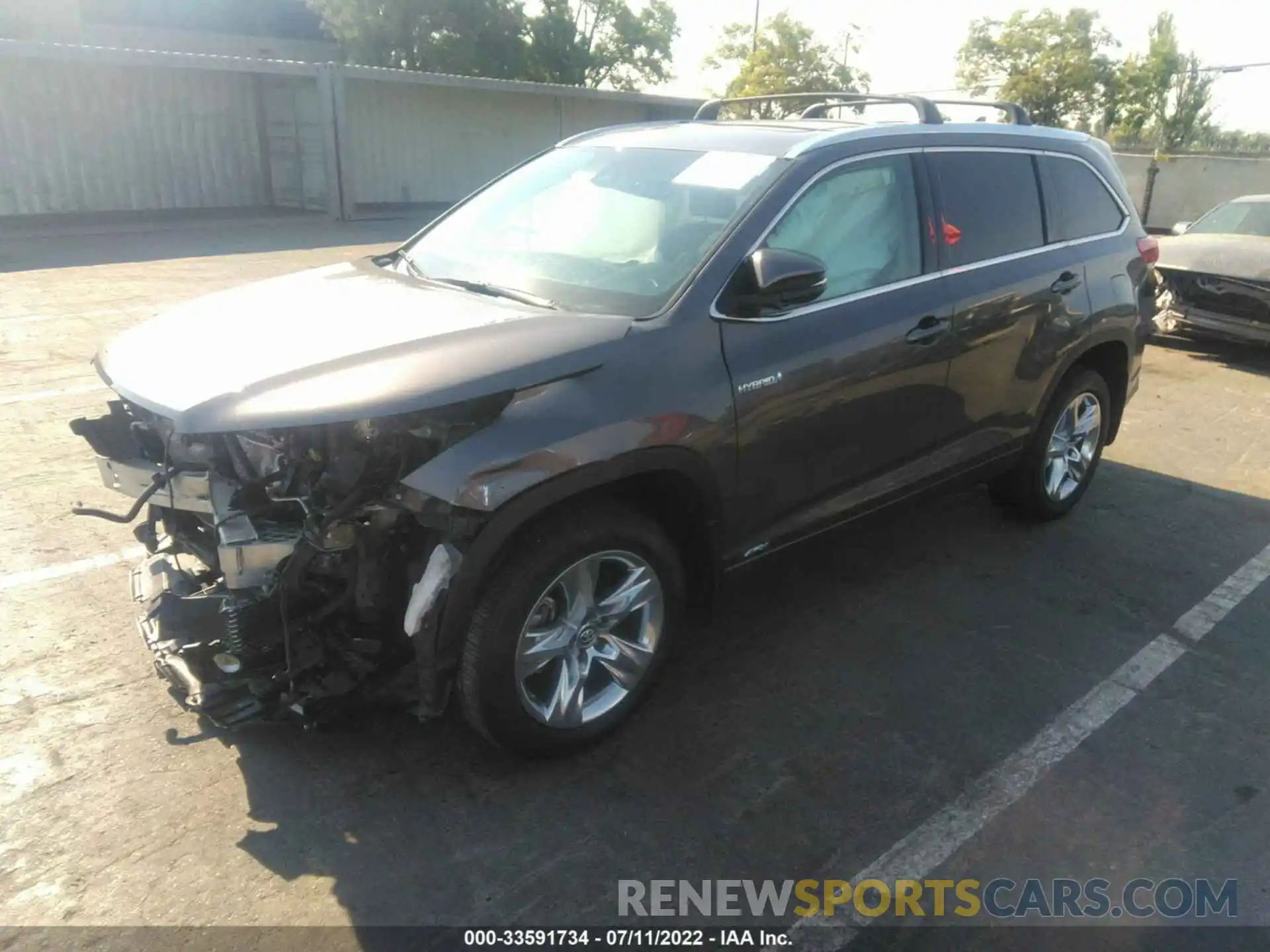 2 Photograph of a damaged car 5TDDGRFH8KS068769 TOYOTA HIGHLANDER 2019