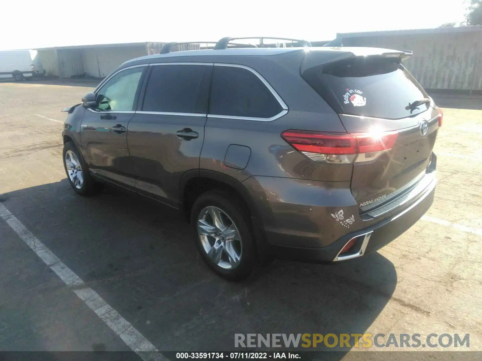 3 Photograph of a damaged car 5TDDGRFH8KS068769 TOYOTA HIGHLANDER 2019