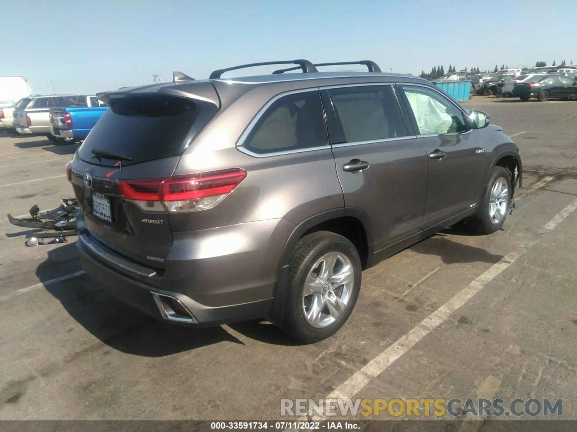 4 Photograph of a damaged car 5TDDGRFH8KS068769 TOYOTA HIGHLANDER 2019