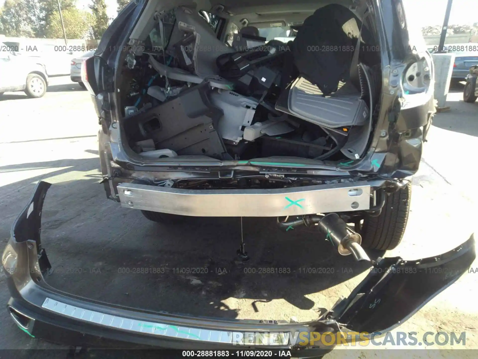 12 Photograph of a damaged car 5TDDGRFH8KS072854 TOYOTA HIGHLANDER 2019