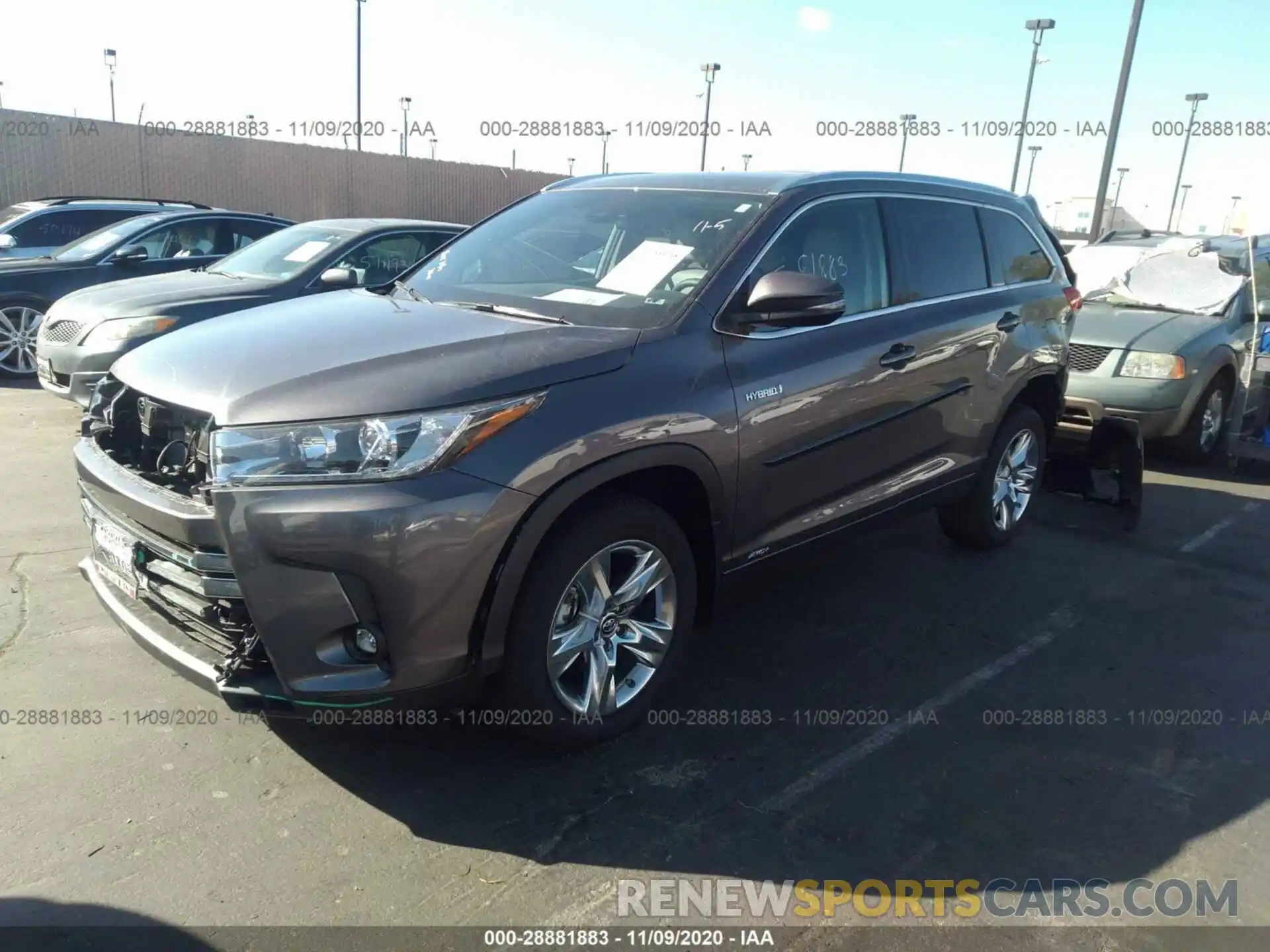 2 Photograph of a damaged car 5TDDGRFH8KS072854 TOYOTA HIGHLANDER 2019