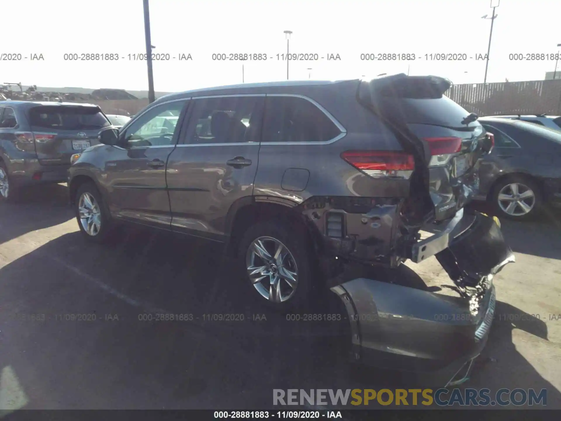 3 Photograph of a damaged car 5TDDGRFH8KS072854 TOYOTA HIGHLANDER 2019