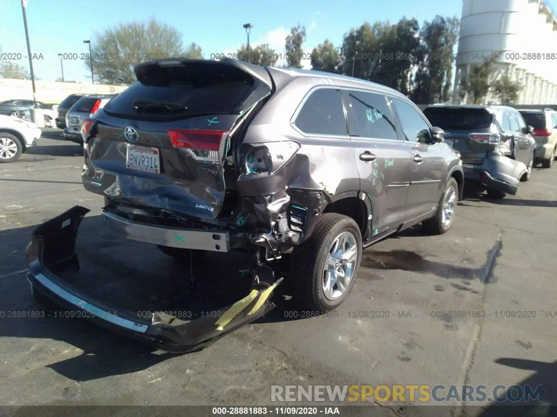 4 Photograph of a damaged car 5TDDGRFH8KS072854 TOYOTA HIGHLANDER 2019