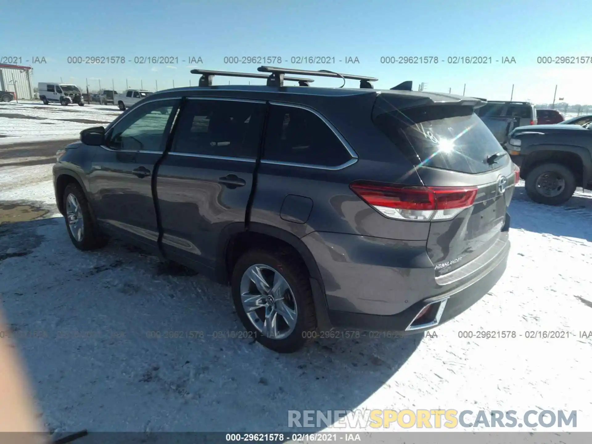 3 Фотография поврежденного автомобиля 5TDDGRFH9KS053942 TOYOTA HIGHLANDER 2019