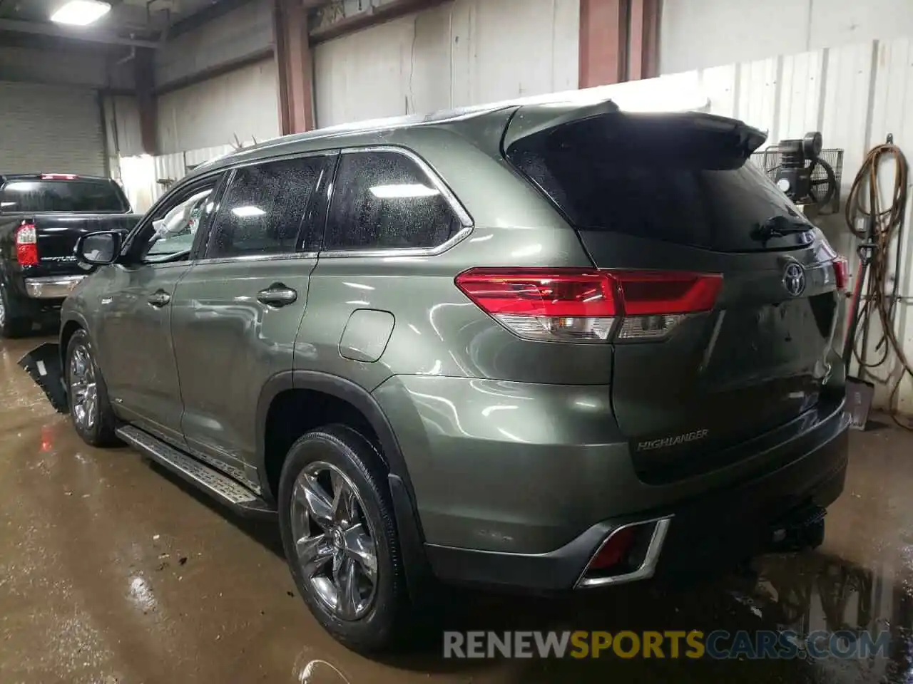 2 Photograph of a damaged car 5TDDGRFH9KS054086 TOYOTA HIGHLANDER 2019