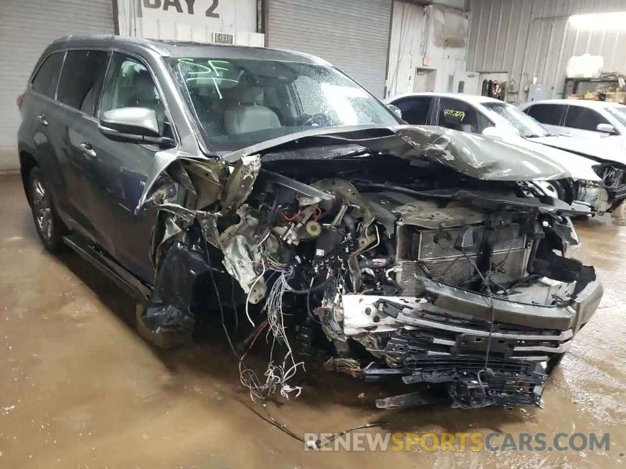 4 Photograph of a damaged car 5TDDGRFH9KS054086 TOYOTA HIGHLANDER 2019