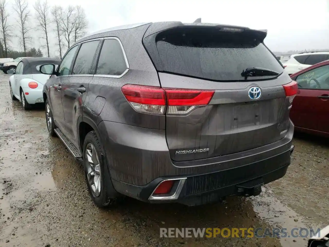 3 Photograph of a damaged car 5TDDGRFH9KS056291 TOYOTA HIGHLANDER 2019