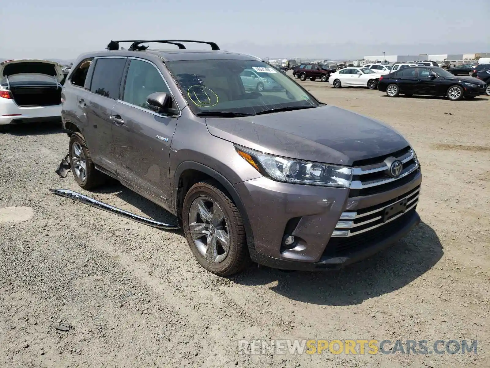 1 Photograph of a damaged car 5TDDGRFH9KS060972 TOYOTA HIGHLANDER 2019