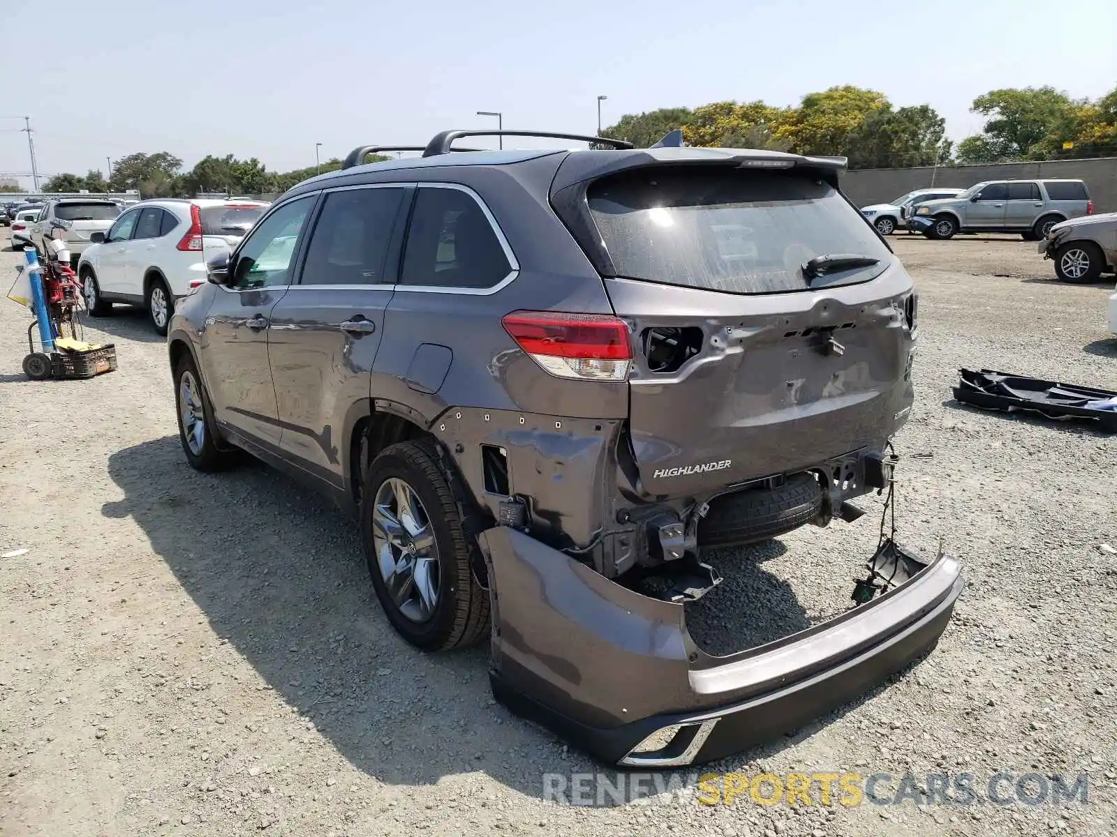 3 Photograph of a damaged car 5TDDGRFH9KS060972 TOYOTA HIGHLANDER 2019