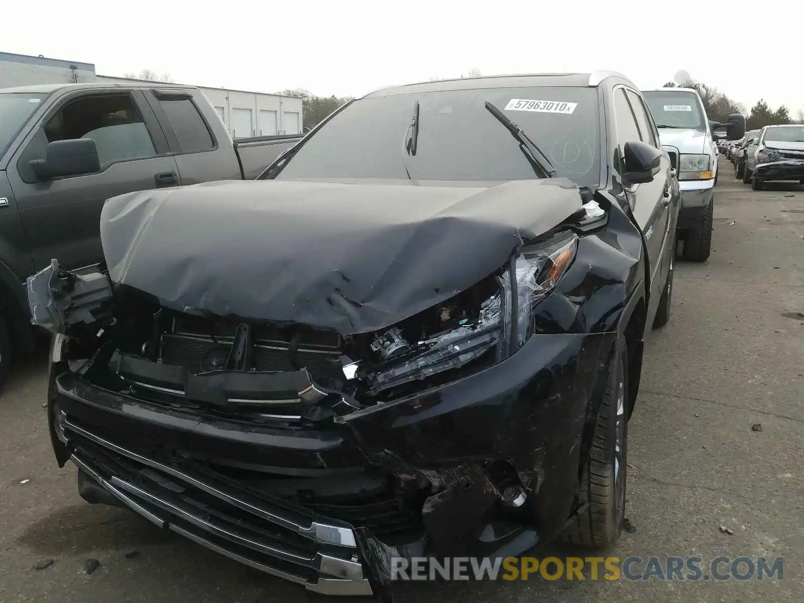 9 Photograph of a damaged car 5TDDGRFH9KS061099 TOYOTA HIGHLANDER 2019